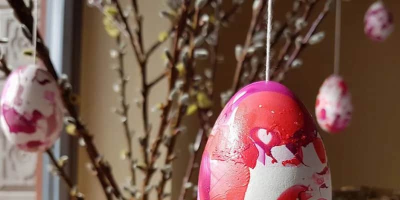 Jak ozdobić okna na Wielkanoc: 10 kreatywnych pomysłów na dekoracje