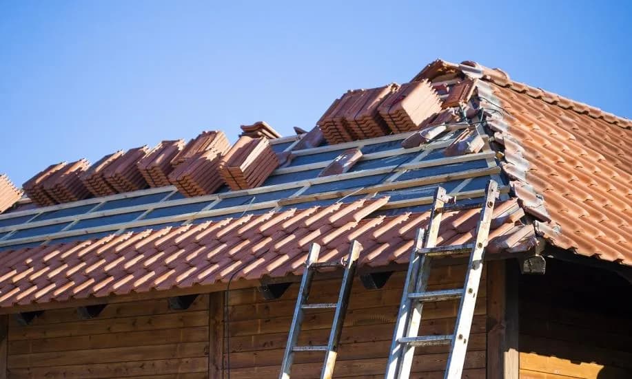 Jak wypoziomować łaty na dachu, by uniknąć kosztownych błędów