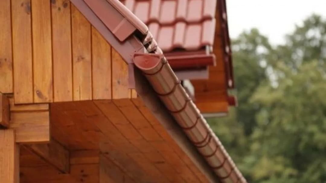 Ile powinien wystawać okap dachu, aby uniknąć kosztownych napraw?