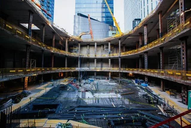 Ile kosztuje budowa wieżowca? Zaskakujące ceny i czynniki wpływające