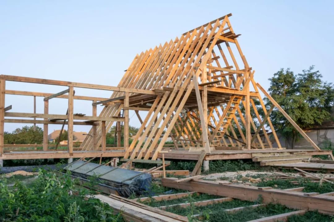 Jaki fundament pod domek letniskowy drewniany - uniknij kosztownych błędów